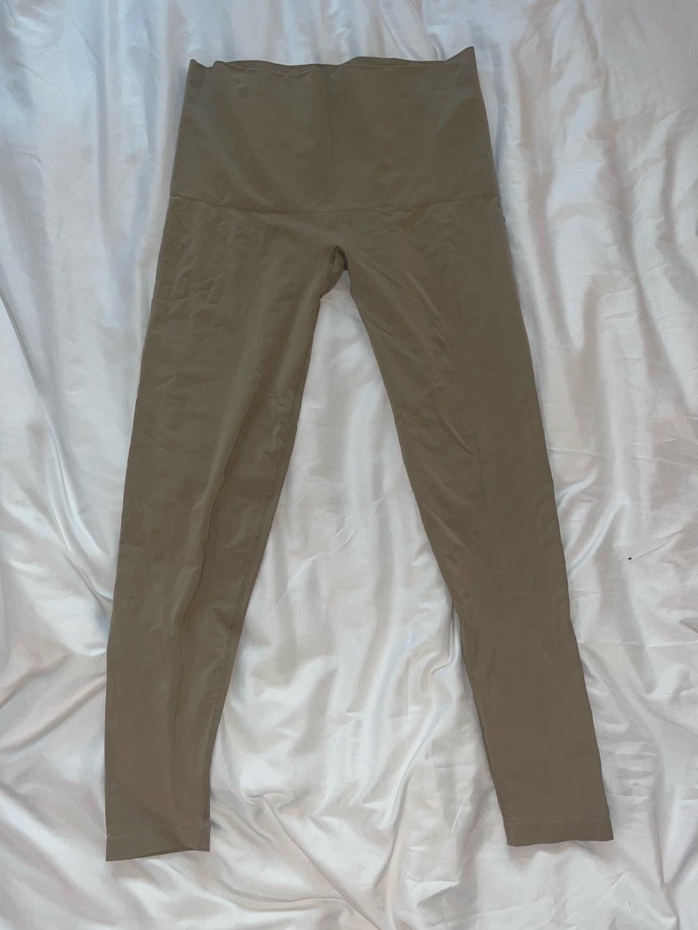 SKIMS leggings (3) & shorts (2)
